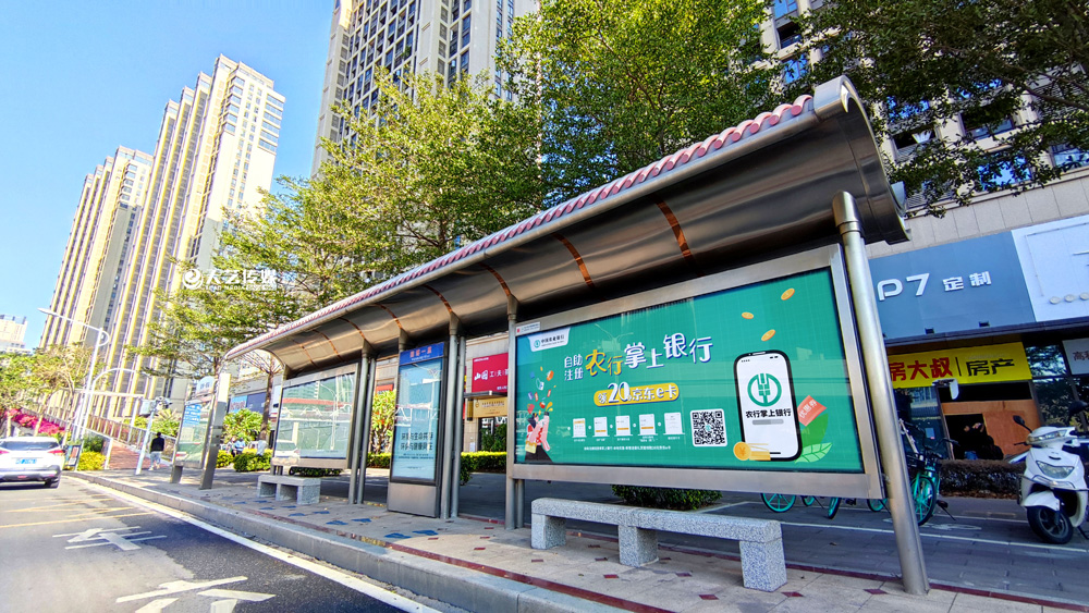 中國農業(yè)銀行候車(chē)亭廣告2